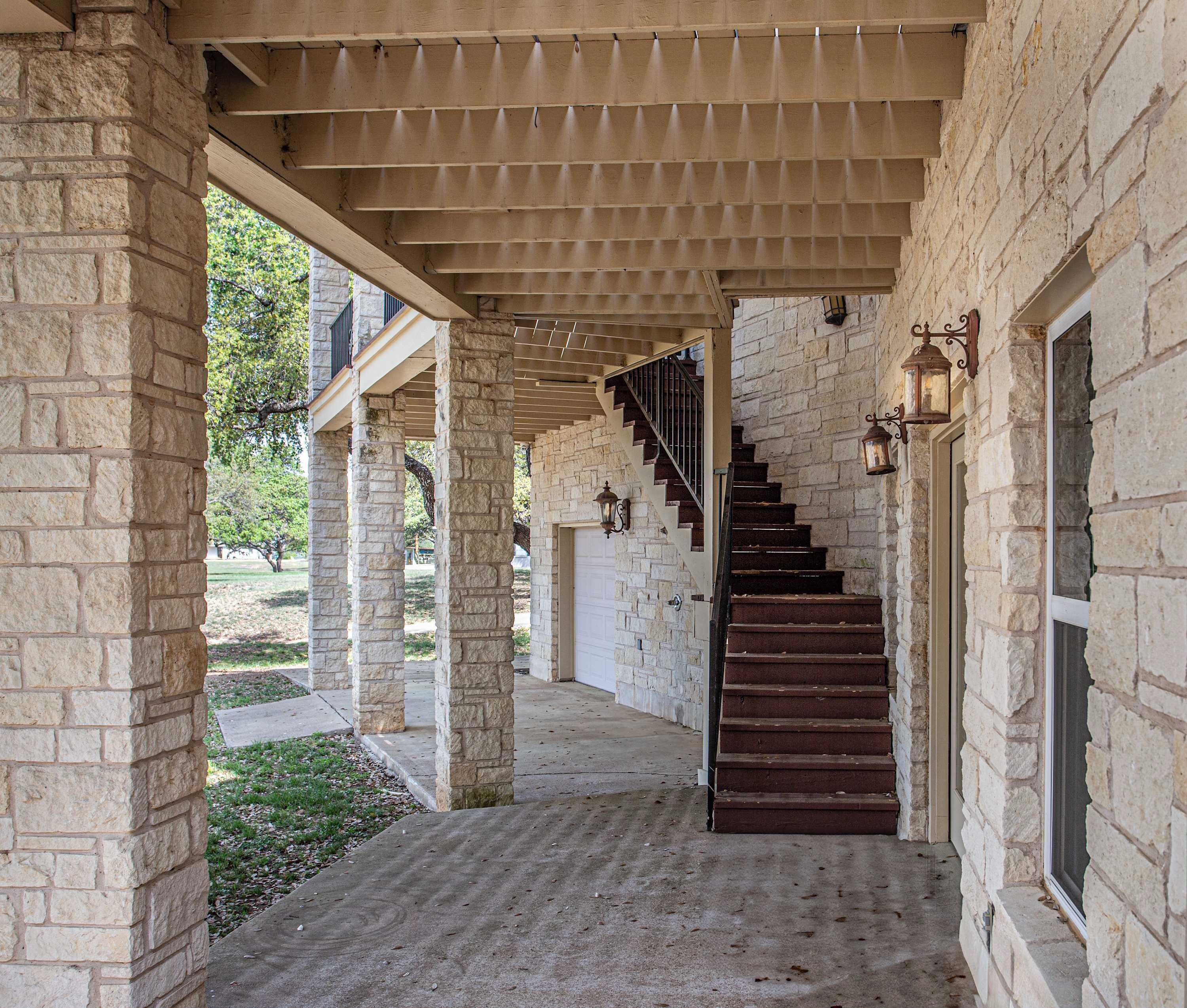 المنطقة المحيطة بالمنشأة