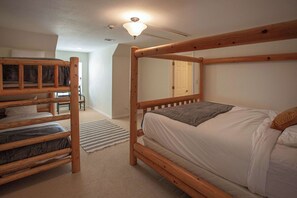 6 slaapkamers, een strijkplank/strijkijzer, wifi, beddengoed