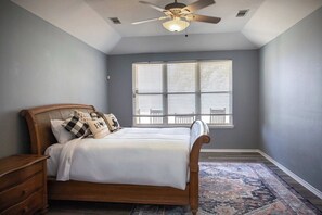 6 bedrooms, iron/ironing board, WiFi, bed sheets