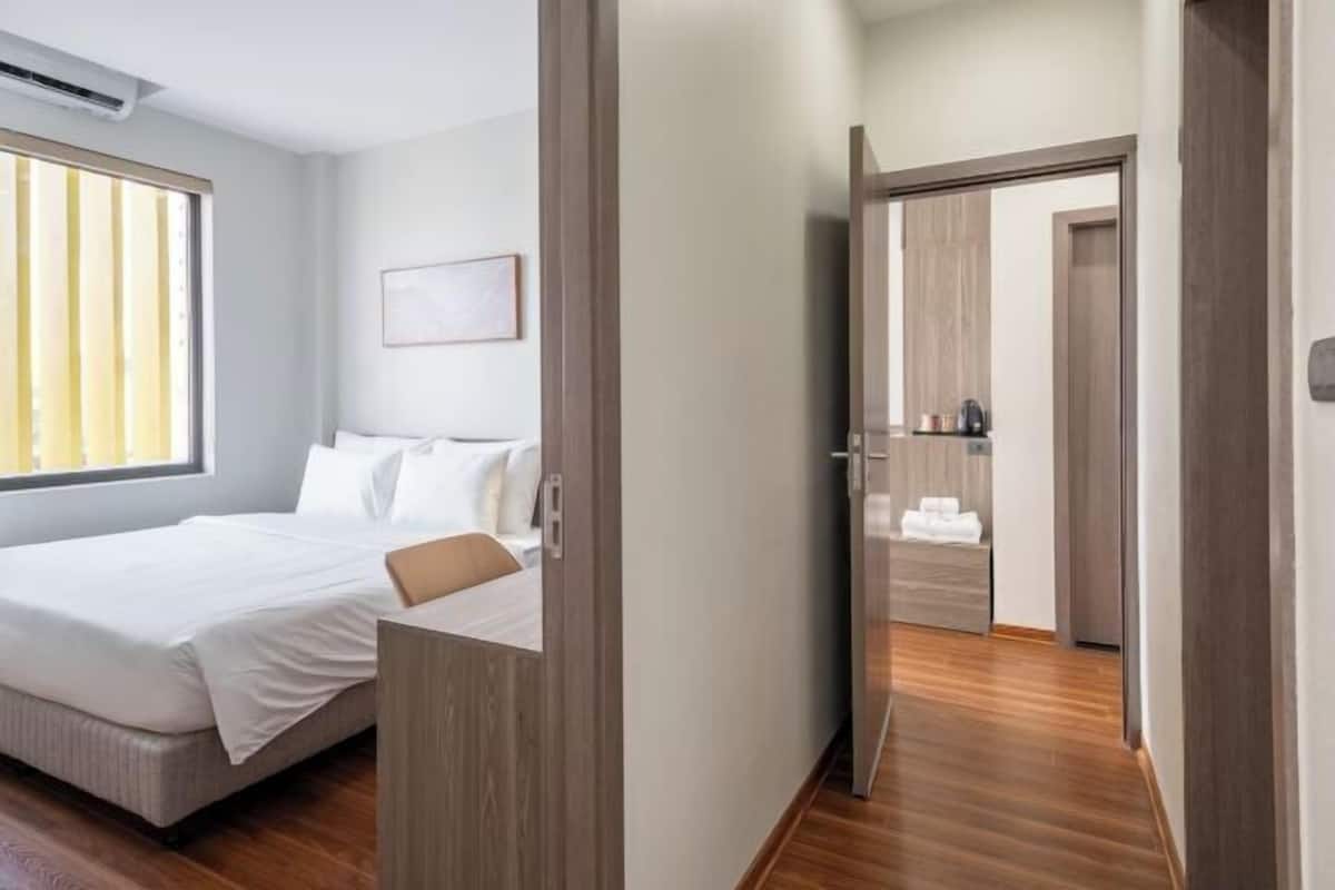 1 habitación, minibar, insonorización y camas extra