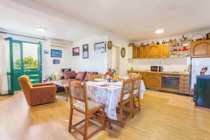 Villa, 4 chambres, fumeurs, piscine privée | Salle à manger