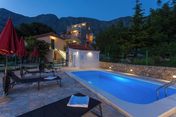Villa, 4 chambres, fumeurs, piscine privée | Piscine | Piscine extérieure