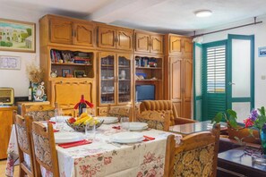 Dining room - Villa " Ljubini Dvori " Beauty Under the sky Walk (Tucepi)