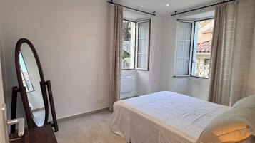 3 bedrooms, iron/ironing board, travel crib, WiFi