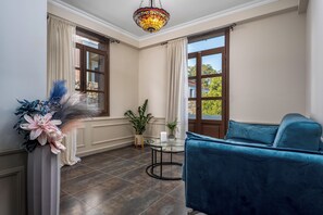 Suite, City View