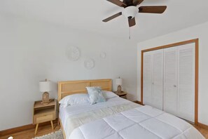 2 室のベッドルーム、旅行用ベビーベッド、WiFi (無料)、ベッドシーツ