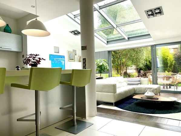 Interior - Designer SW London 4Bed Home, Garden/Parking, close to Nature & Central London (London)