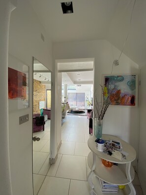 Interior - Designer SW London 4Bed Home, Garden/Parking, close to Nature & Central London (London)