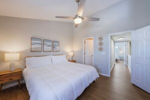 2 bedrooms, iron/ironing board, free WiFi - 2BR + Loft • Sleeps 6 • Pool View • Close to the Beach (Fort Walton Beach)