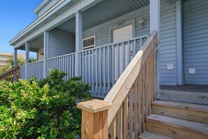 Exterior detail - 2BR + Loft • Sleeps 6 • Pool View • Close to the Beach (Fort Walton Beach)