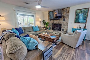 Smart TV, fireplace, offices, computer monitors - Creekside Chill by Chatuge Home Concierge |  Firepit, Fishing & Dog-Friendly Retreat, On the Creek (Hiawassee)