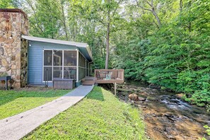 Property grounds - Creekside Chill by Chatuge Home Concierge |  Firepit, Fishing & Dog-Friendly Retreat, On the Creek (Hiawassee)