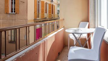 Apartment | Speisen im Freien