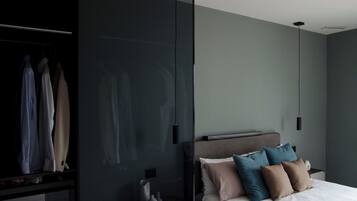 2 chambres, coffres-forts dans les chambres, fer et planche à repasser