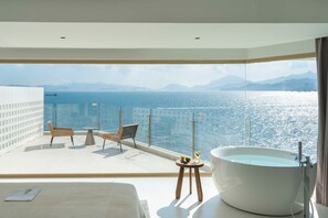 Habitación doble Royal, balcón, vista al mar | Vista a la playa o el mar