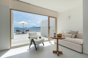 Habitación exclusiva doble, balcón, vistas al mar | Ropa de cama de alta calidad y edredones de plumas