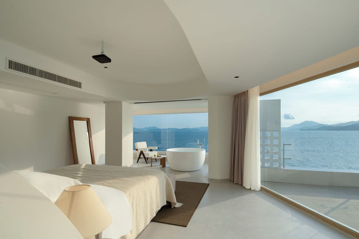 Premium bedding, down comforters, free minibar, individually decorated