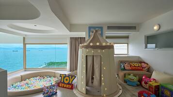 Senior Studio Suite, Balcony, Sea View | 1 bedroom, premium bedding, down comforters, free minibar