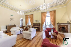 Lobby sitting area - Hotiday Room Collection - Rapallo (Rapallo)
