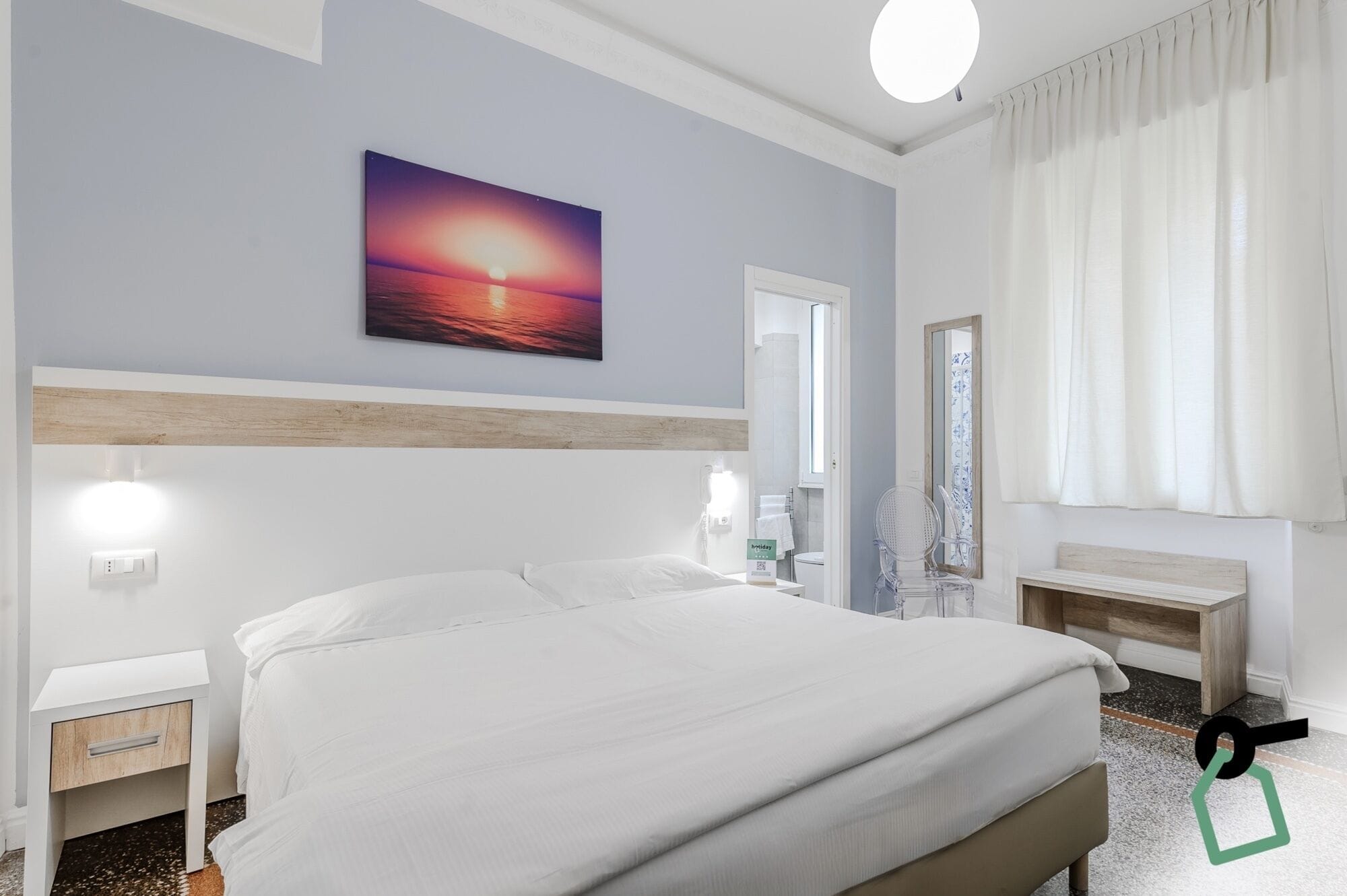 Minibar, in-room safe, desk, free WiFi