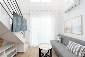 Standard Loft | Living area | 40-inch Smart TV with cable channels - Green Almond Residential Complex (Pangaio)