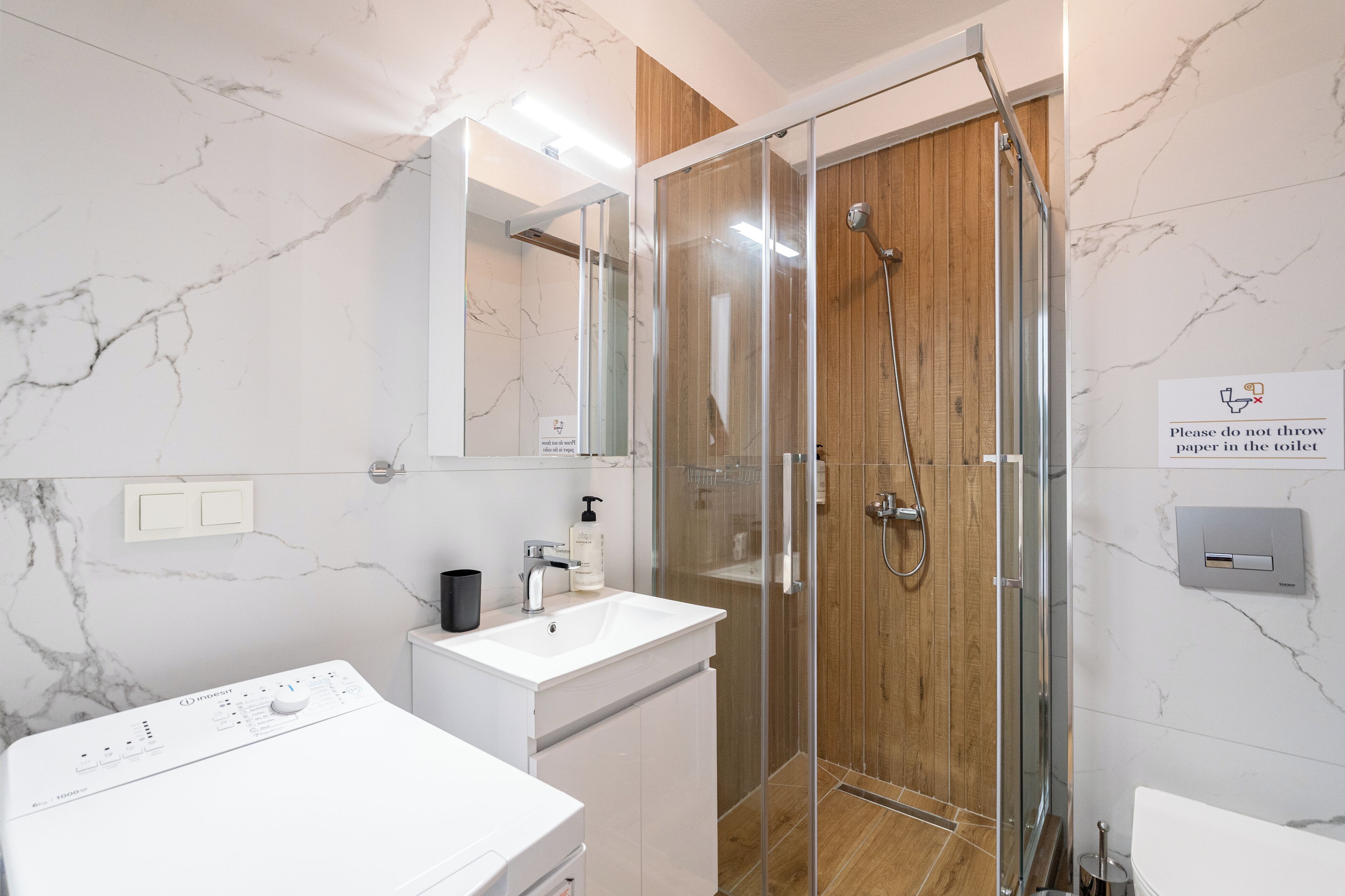 Standard Loft | Bathroom | Shower, rainfall showerhead, towels, soap