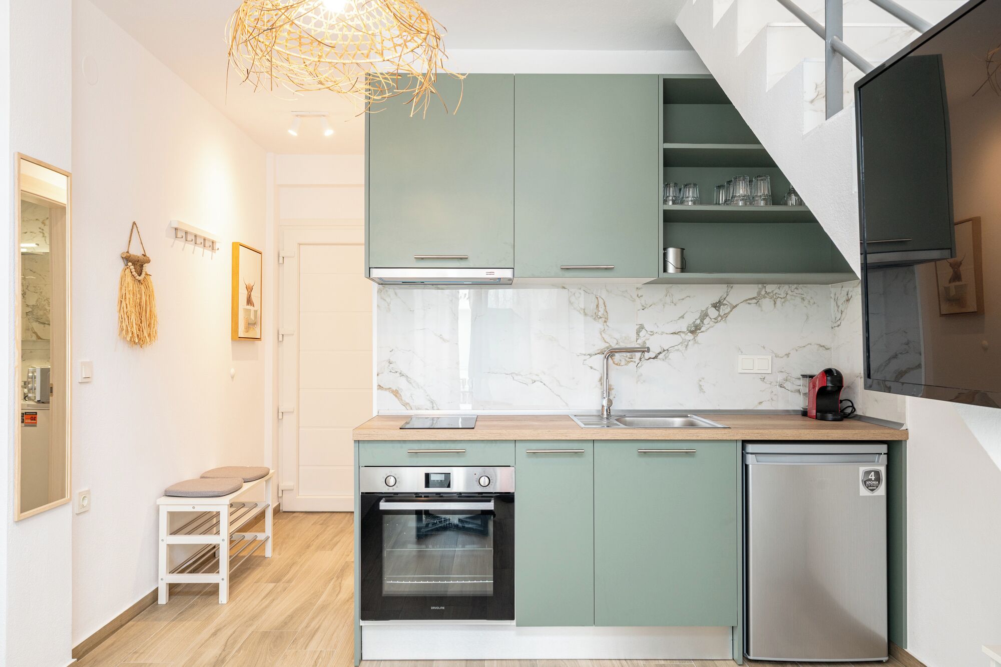 Loft standard | Cozinha privada | Geladeira grande, micro-ondas, fogão, máquina de café expresso