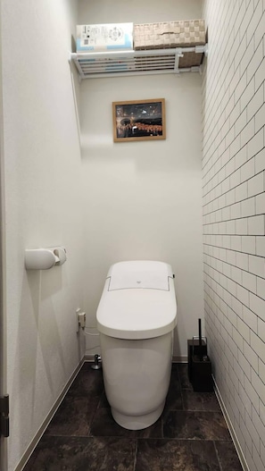 Economy Double Room | Bathroom