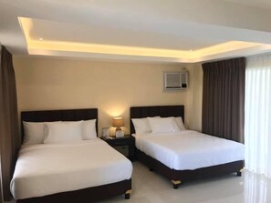 Family Room | Desk, free WiFi, bed sheets