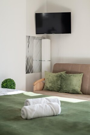 Deluxe Studio Suite, Balcony, City View | Iron/ironing board, free WiFi