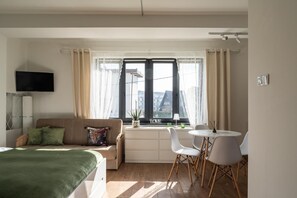 豪華開放式套房, 陽台, 城市景觀 | 熨斗/熨衣板、免費無線上網