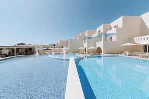 Outdoor pool, open noon to 7:00 PM, pool umbrellas, sun loungers - Hotiday Room Collection - Naxos (Naxos)