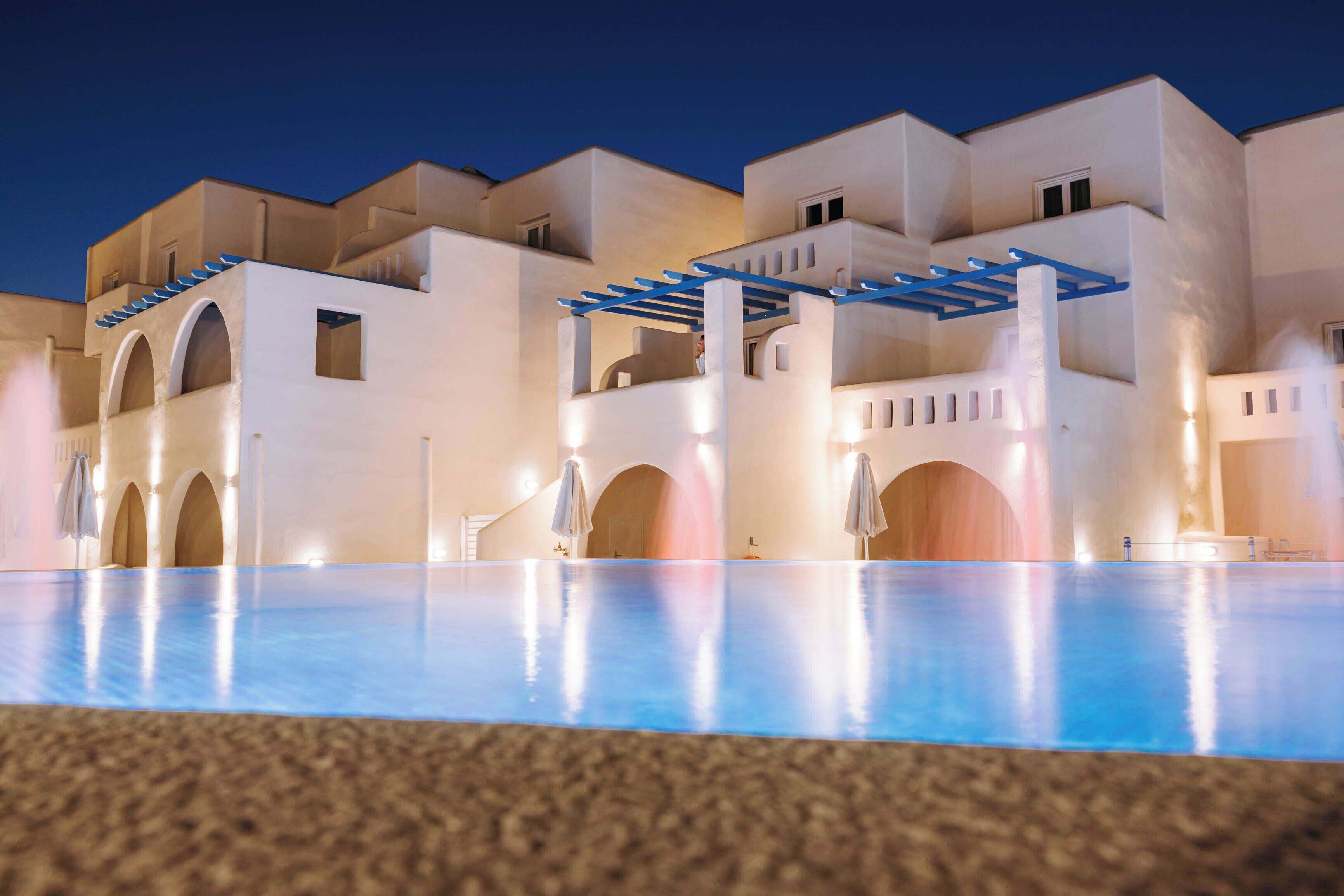 야외 수영장, 정오 ~ 19:00 오픈, 수영장 파라솔, 일광욕 의자