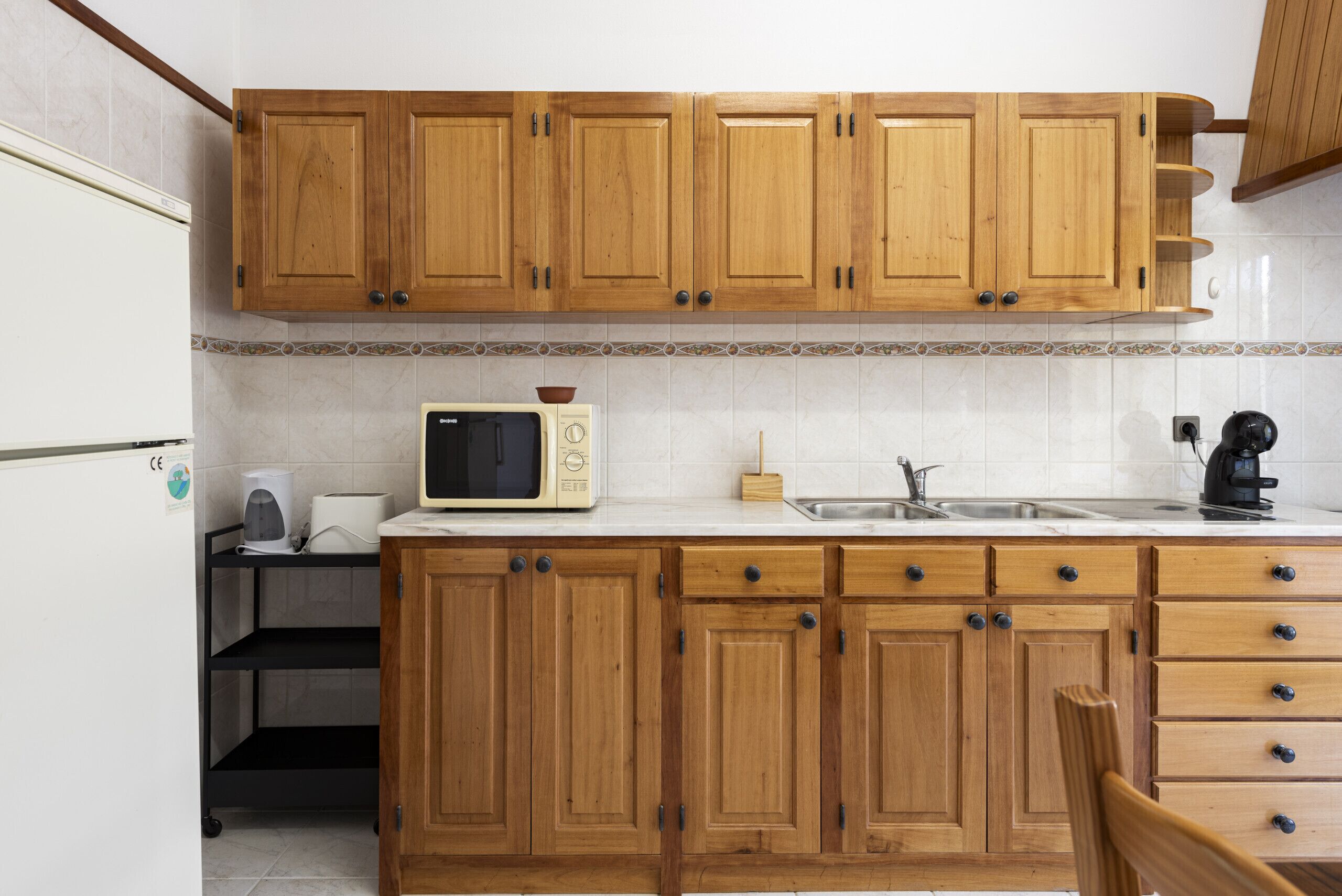 Réfrigérateur, micro-ondes, four, cafetière/bouilloire