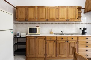 Fridge, microwave, oven, coffee/tea maker