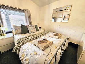 2 chambres, fer et planche à repasser, lit parapluie, Wi-Fi gratuit