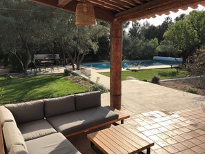 Terrace/patio - Welcome to your slice of paradise: Charming villa, XXL pool, 5 min from Aix (Aix-en-Provence)