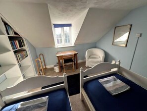3 chambres, fer et planche à repasser, Wi-Fi, draps fournis