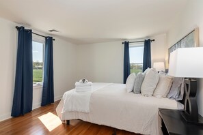 3 bedrooms, desk, WiFi, bed sheets