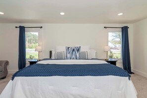 3 bedrooms, desk, WiFi, bed sheets