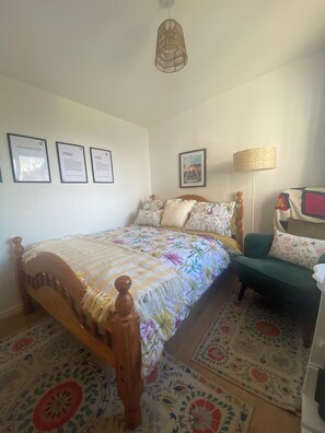 1 bedroom, iron/ironing board, WiFi, bed sheets - Cosy Irish Cabin studio in fabulous Derry with WiFi & Private Bathroom (Derry)