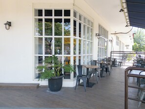 Restaurant - Mooz Hotel Surabaya (Surabaya)