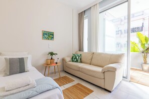 Smart TV - Euphoria Zen Veranda | Natural Living | Urban Stay (Iraklio)