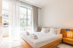 2 bedrooms, desk, iron/ironing board, WiFi