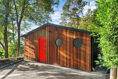 The Cabin by Coast Hosting