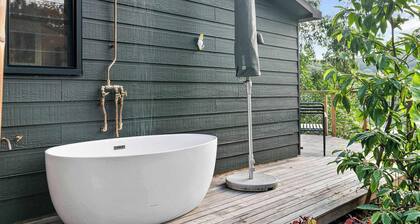 The Cabin by Coast Hosting