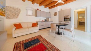 Unclassified image, 3 of 11, button - ApartmentsGarda - Borgo Garibaldi 3 (Bardolino)