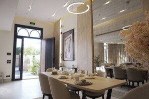In-room dining - Voyage Itlalat Resort (Diryah)