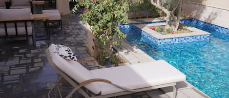 Exercise/lap pool