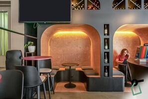 Bar (on property) - Hotiday Room Collection - Oporto (Porto)
